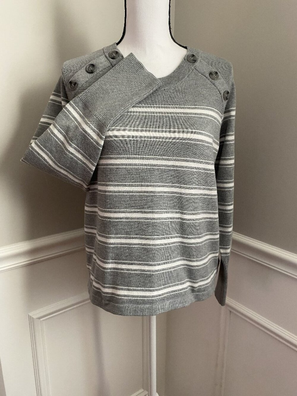 Liz Claiborne Crewneck Sweater size Large Grey Striped